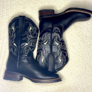 - Size 5 Tanner Mark Leather Black boots